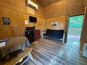 Hillbilly Deluxe Cabins Photo 2