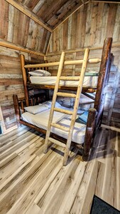 Rustic Cabin Photo 3